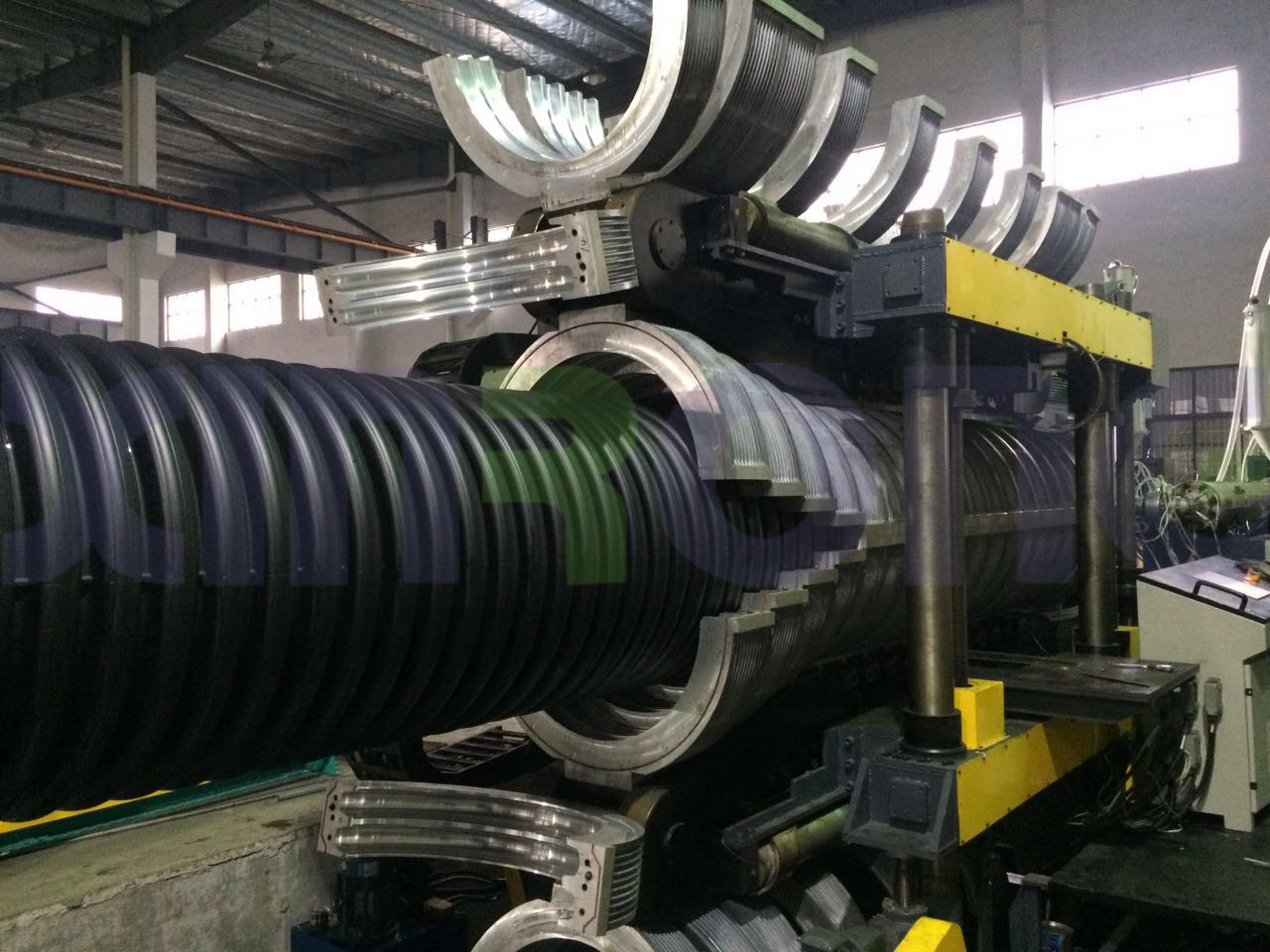 Double Wall Corrugated Pipe Compares Steel Belt Reinforced Corrugated Pipe.jpg