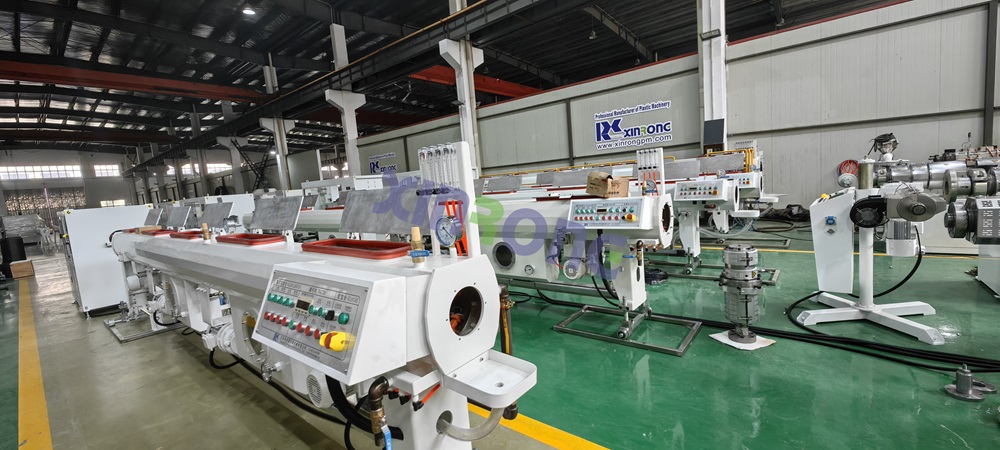 5PVC PE PPR pipe machine on production for African customer1.jpg