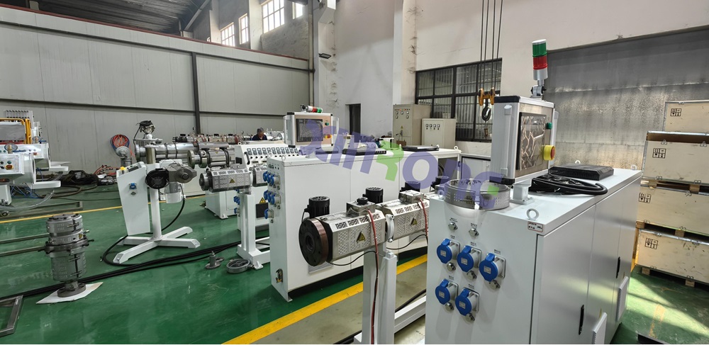 6PVC PE PPR pipe machine on production for African customer2.jpg