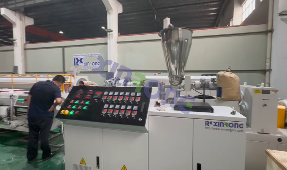 double-cavity pipe machine testing for Nigeria custome.jpg