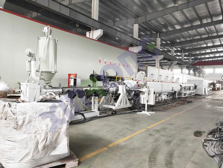 Preparation for trial run of HDPE400 pipe production line