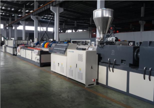 A tool for reducing costs and increasing efficiency: Xinrongplas PVC wood-plastic floor production line helps customers seize the market